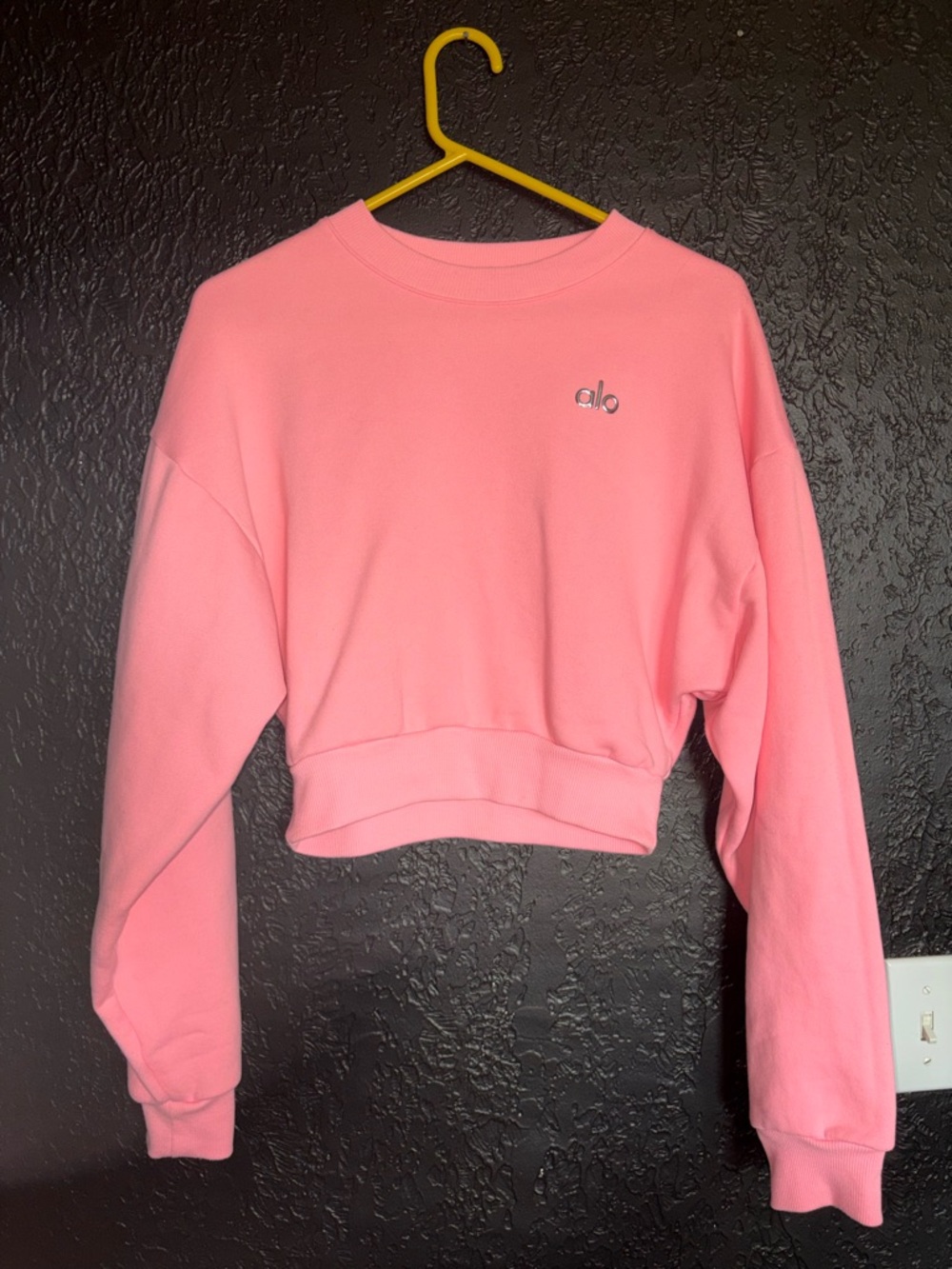 ALO Yoga Neon Bubblegum Cropped Crew Sweatshirt